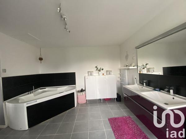 Maison à vendre 5 pièces 187 m² Saint-Jean-de-Liversay