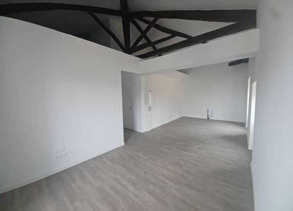 Appartement à vendre    3 pièces • 90,49 m2 Saint-Étienne-de-Saint-Geoirs