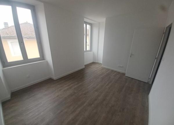 Appartement à vendre    3 pièces • 90,49 m2 Saint-Étienne-de-Saint-Geoirs