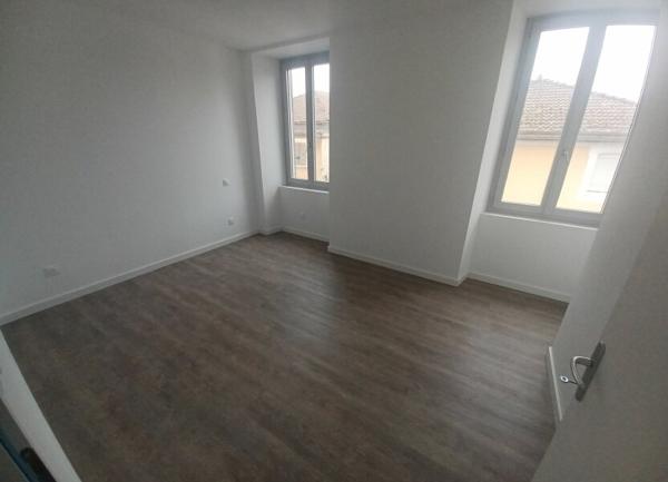 Appartement à vendre    3 pièces • 90,49 m2 Saint-Étienne-de-Saint-Geoirs