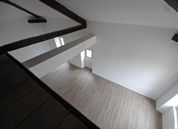 Appartement à vendre    3 pièces • 90,49 m2 Saint-Étienne-de-Saint-Geoirs