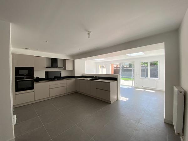 "MAISON A CHANGÉ 5 PIECES 110M2"