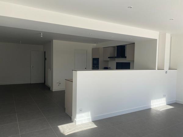 "MAISON A CHANGÉ 5 PIECES 110M2"