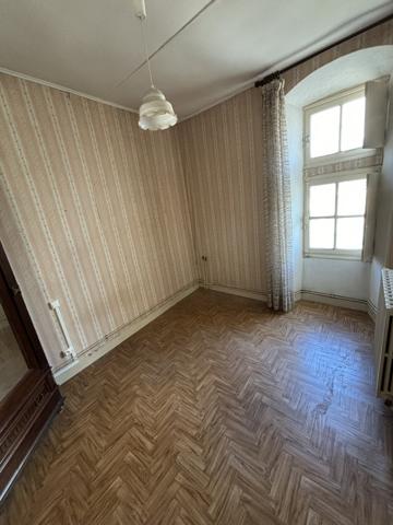 Au coeur d'un village de caractère dans la montagne noire, avec toutes commodités, maison avec cour Saissac (11310)