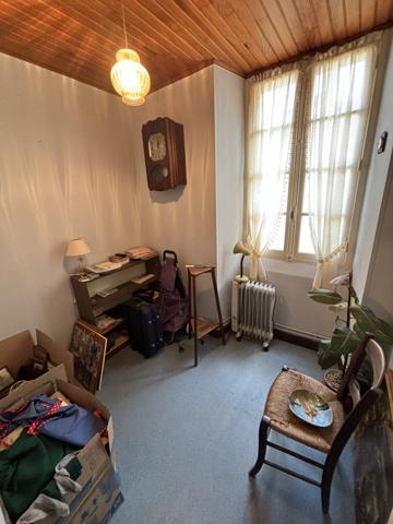 Au coeur d'un village de caractère dans la montagne noire, avec toutes commodités, maison avec cour Saissac (11310)