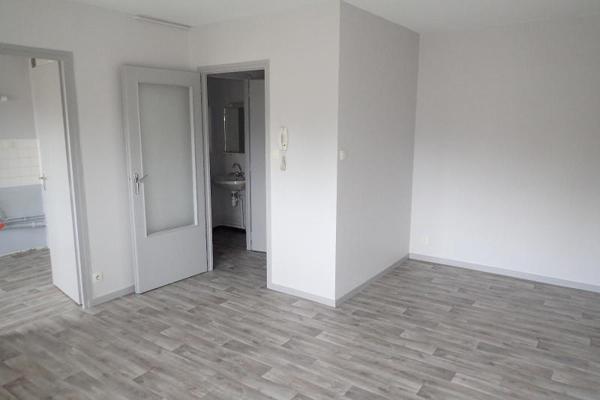 Location appartement Chambéry (73000) 1 pièce 27.6m²