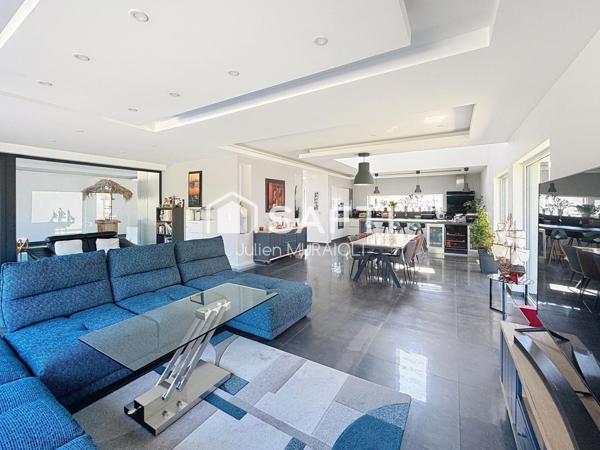 Villa Contemporaine avec piscine intérieure