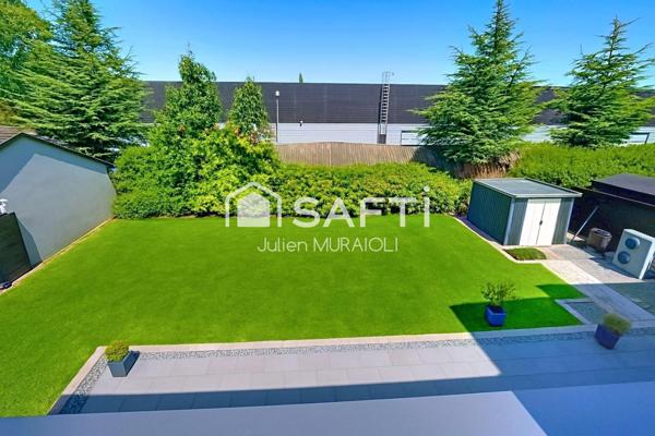 Villa Contemporaine avec piscine intérieure