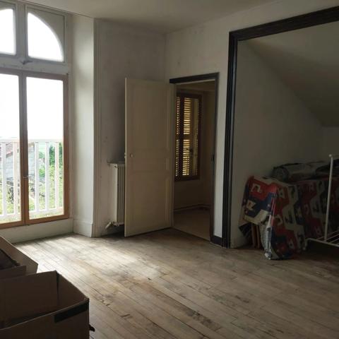 Immobilier Mirebeau (86110) – Maison de ville 240m2 – 260 000 €