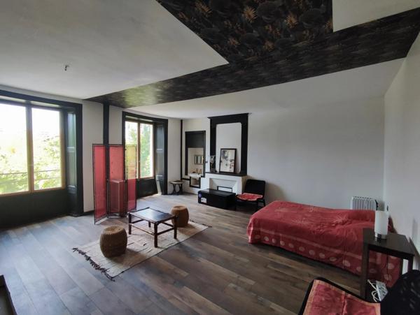 Immobilier Mirebeau (86110) – Maison de ville 240m2 – 260 000 €