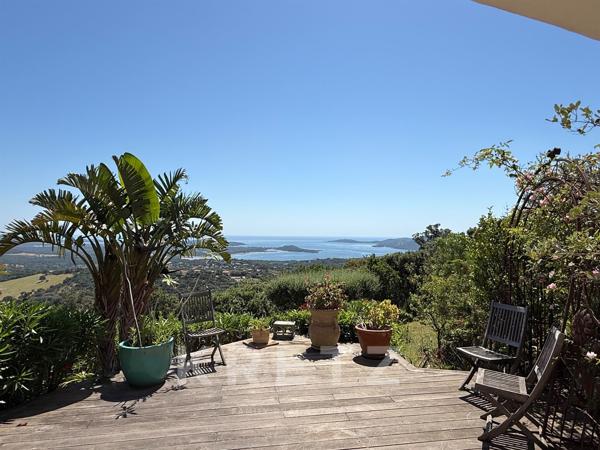 Villa de 306 m² entre ciel et mer avec piscine