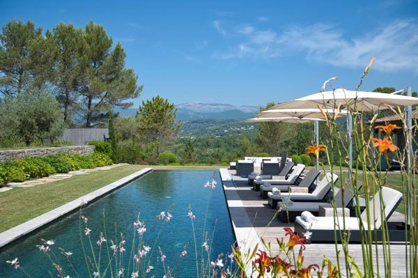 Villa de prestige avec vue panoramique.