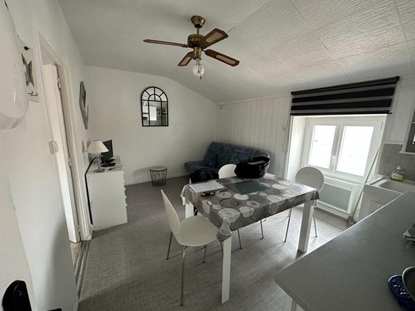 Immeuble, 12 Logements, centre ville Les SABLES.