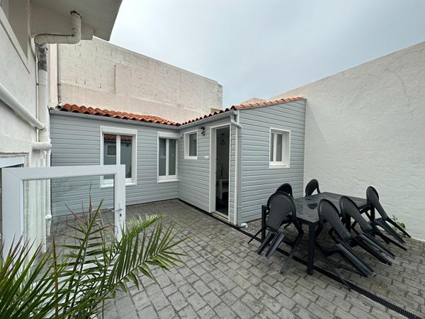 Immeuble, 12 Logements, centre ville Les SABLES.