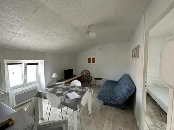Immeuble, 12 Logements, centre ville Les SABLES.