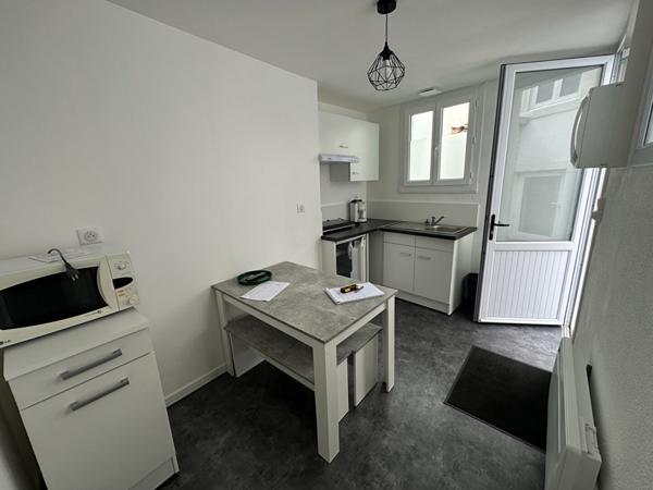 Immeuble, 12 Logements, centre ville Les SABLES.