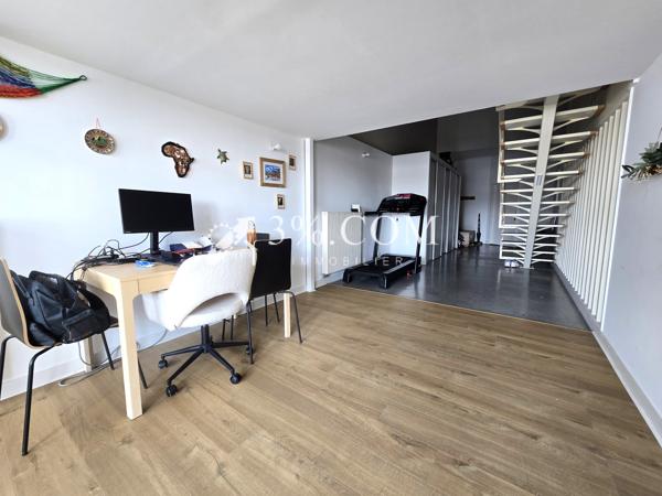 Loft
                                                                                                                                                                                                                                                                                                                        5 pièce(s)                                                                                                                                                                                                          3 chambre(s)                                                                                                                                                                                                          134  m²