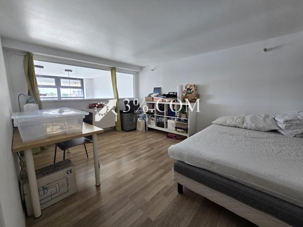 Loft
                                                                                                                                                                                                                                                                                                                        5 pièce(s)                                                                                                                                                                                                          3 chambre(s)                                                                                                                                                                                                          134  m²