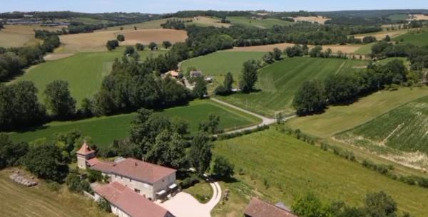 Domaine à Puylaroque 13 pièces, des terres et des bâtiments en pierre !