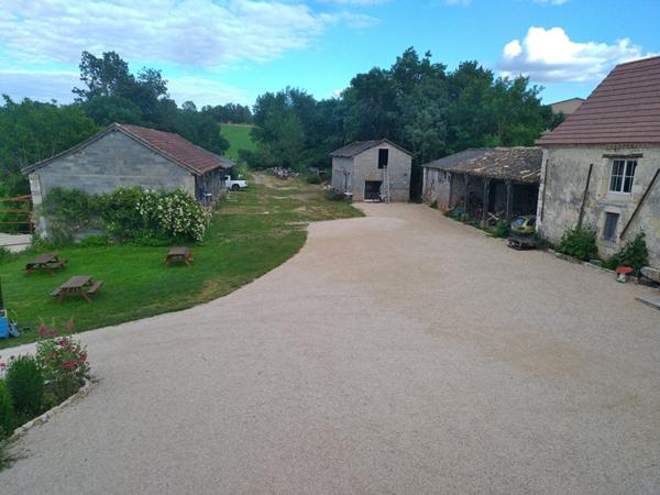 Domaine à Puylaroque 13 pièces, des terres et des bâtiments en pierre !
