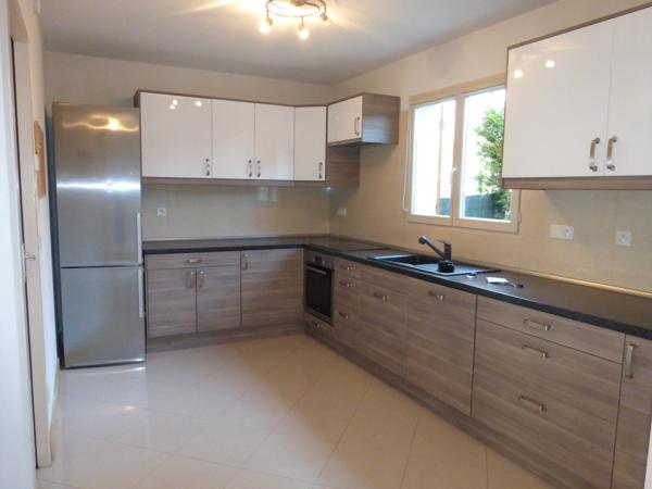 BONNE-SUR-MENOGE - Maison mitoyenne T5 quartier mairie avec