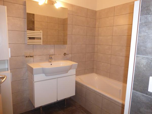 BONNE-SUR-MENOGE - Maison mitoyenne T5 quartier mairie avec