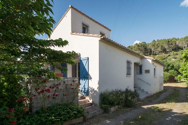 CARCASSONNE – SAINT-HILAIRE Villa T5 176m² (112m²) avec vaste jardin et dépendances