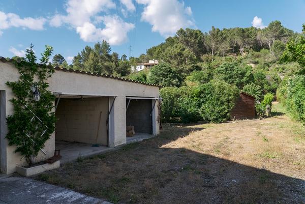 CARCASSONNE – SAINT-HILAIRE Villa T5 176m² (112m²) avec vaste jardin et dépendances