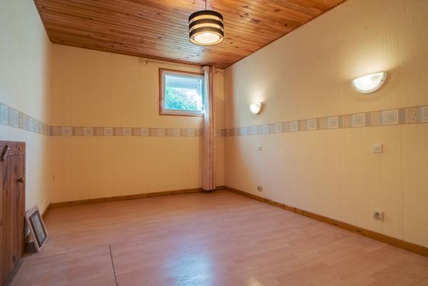 CARCASSONNE – SAINT-HILAIRE Villa T5 176m² (112m²) avec vaste jardin et dépendances