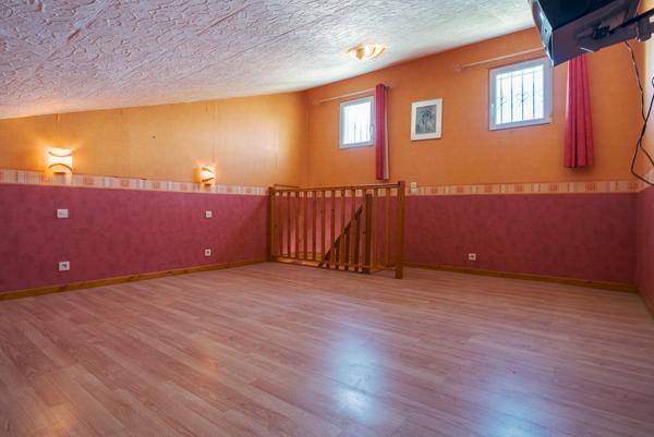 CARCASSONNE – SAINT-HILAIRE Villa T5 176m² (112m²) avec vaste jardin et dépendances