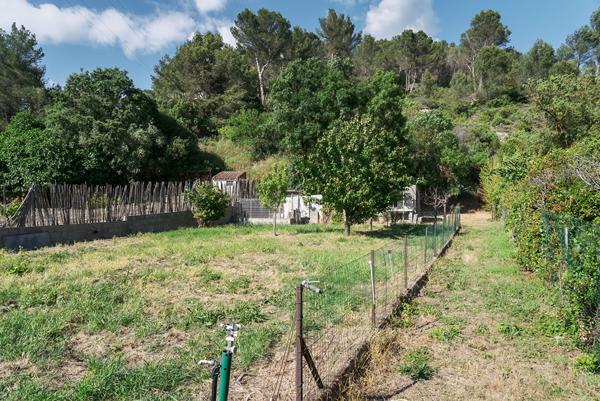 CARCASSONNE – SAINT-HILAIRE Villa T5 176m² (112m²) avec vaste jardin et dépendances