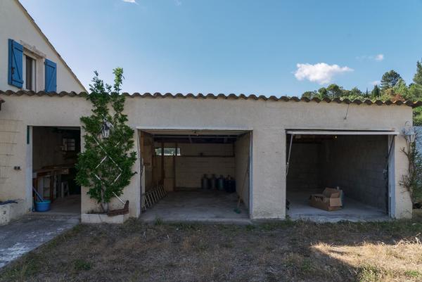 CARCASSONNE – SAINT-HILAIRE Villa T5 176m² (112m²) avec vaste jardin et dépendances