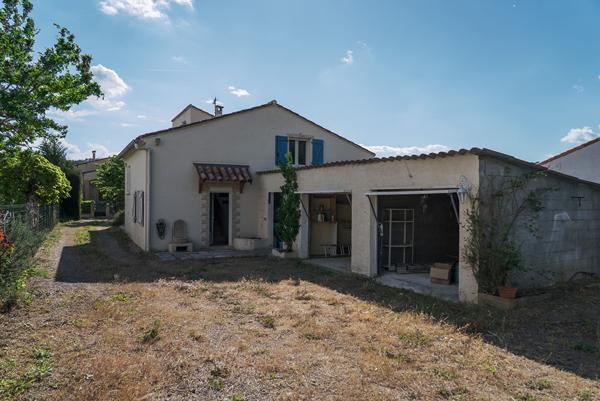 CARCASSONNE – SAINT-HILAIRE Villa T5 176m² (112m²) avec vaste jardin et dépendances
