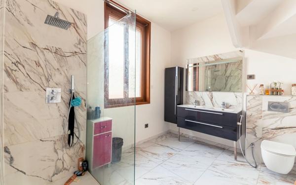 Maison à vendre    5 pièces • 160 m2 Saint-Priest