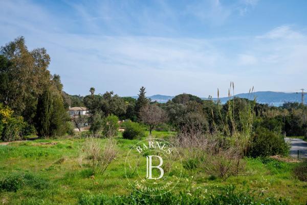Grimaud, Terrain constructible  3 301 m² à vendre