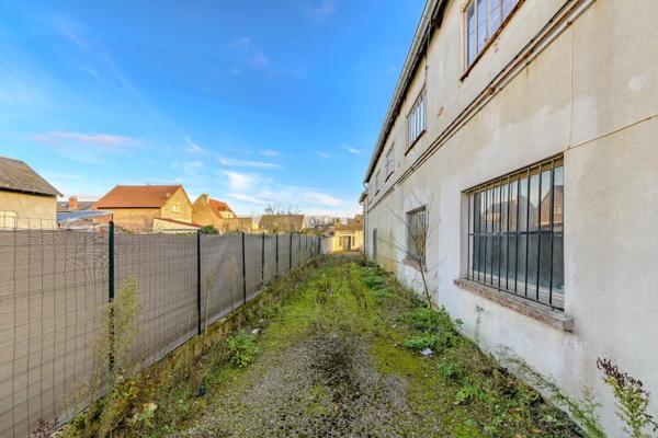 Local professionnel à vendre 475m²