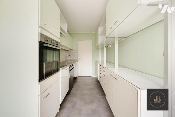Vaste F4 au calme avec grand balcon, parking  et garage