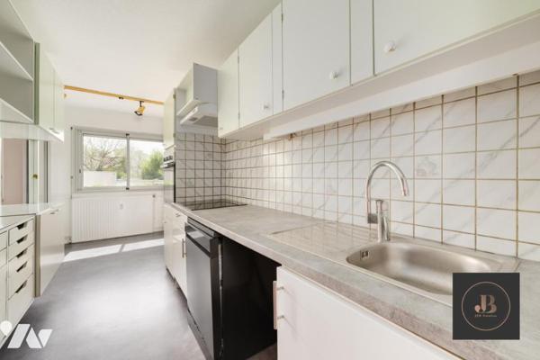 Vaste F4 au calme avec grand balcon, parking  et garage