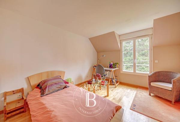 Jouy-en-Josas, Maison 4 Chambres -  330 m² à vendre