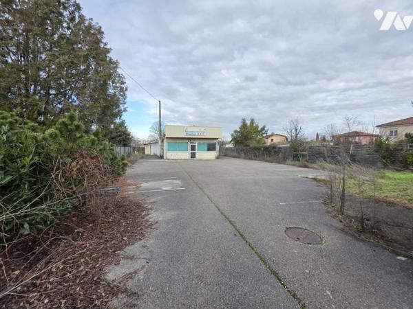 Tènement immobilier maison d'habitation et bâtiment à usage artisanal