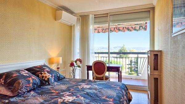 Très beau 4 pièces au dernier étage,garage et cave