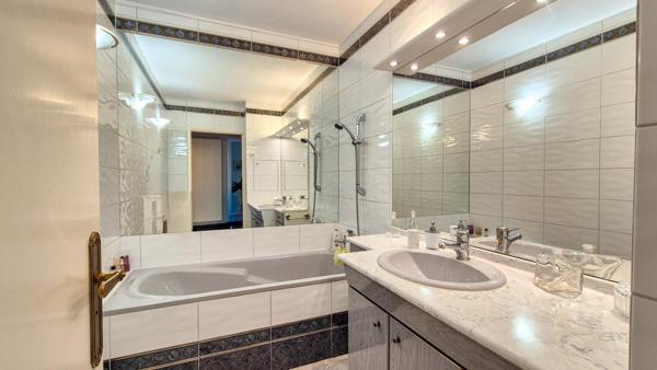 Très beau 4 pièces au dernier étage,garage et cave