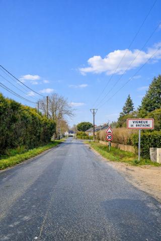 Terrain constructible de 803 m² - Saint Etienne de Montluc