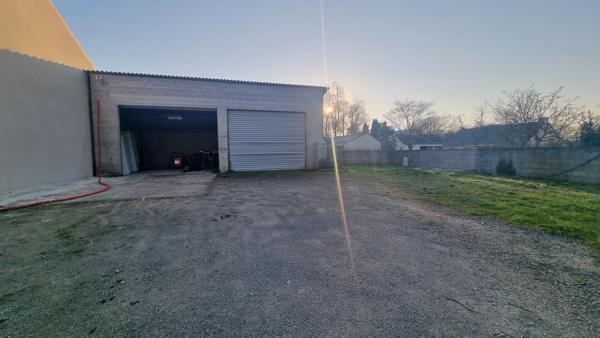 Terrain constructible de 803 m² - Saint Etienne de Montluc