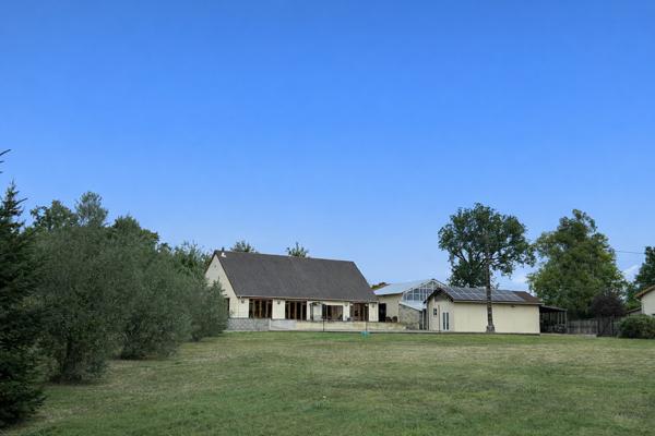 CHARMING 4-BEDROOM HOUSE WITH LARGE GROUNDS, WOODLAND AND 5,400 SQM OF LAND – ENERGY RATING A