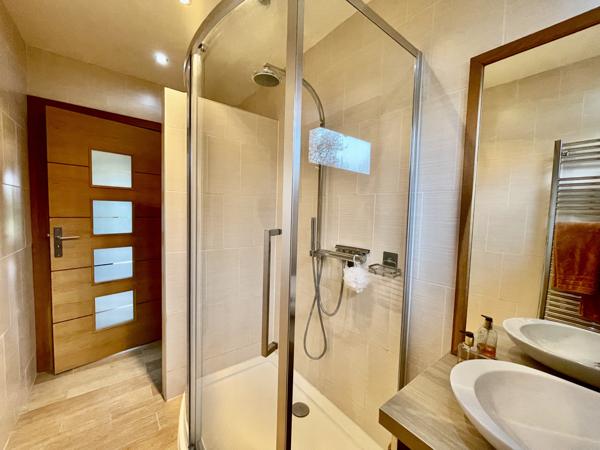 CHARMING 4-BEDROOM HOUSE WITH LARGE GROUNDS, WOODLAND AND 5,400 SQM OF LAND – ENERGY RATING A