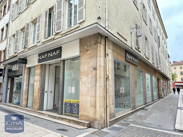 Local commercial à louer 223.2m²