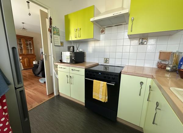 Appartement à vendre 2 pièces, centre ville, 1er étage avec ascenseur, cave.