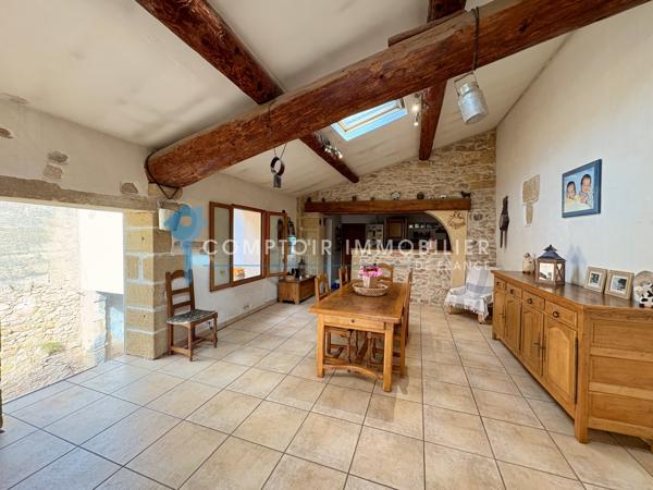 Maison de village
                                                                                                                                                                                                                                                                                                                        5 pièce(s)                                                                                                                                                                                                          4 chambre(s)                                                                                                                                                                                                          126  m²