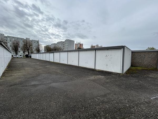 2 BOX-GARAGES FERMÉS VENDUS LOUÉS